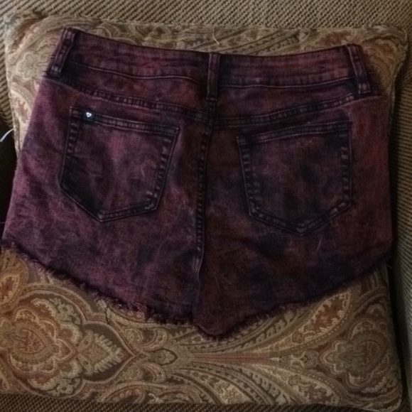 Shorts - Picture 3 of 3